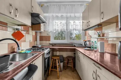 Kuchnia lub aneks kuchenny w obiekcie Bielany Standard Apartment by BookingHost