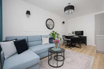 Część wypoczynkowa w obiekcie Ochota Bright Studio for 4 Close to Och Teatr by Noclegi Renters