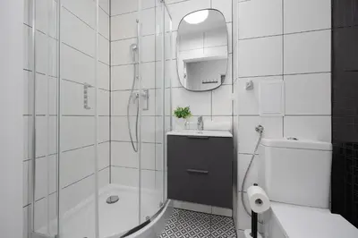 Łazienka w obiekcie Ochota Bright Studio for 4 Close to Och Teatr by Noclegi Renters