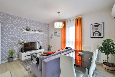 Telewizja i/lub zestaw kina domowego w obiekcie Grochowska 207 Rondo Wiatraczna by PerfectApart