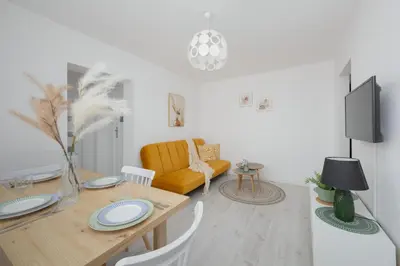 Telewizja i/lub zestaw kina domowego w obiekcie Smocza Bright & Cozy Apartment by Solarento