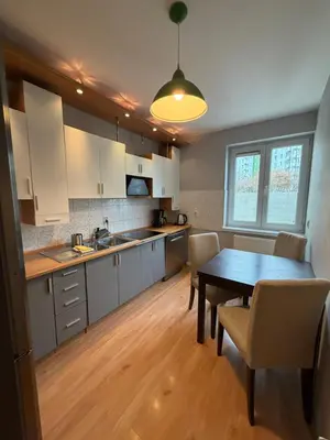 Kuchnia lub aneks kuchenny w obiekcie Metro Kondratowicza Apartment Malborska Targówek Warsaw