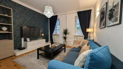 Telewizja i/lub zestaw kina domowego w obiekcie Bella Luna Luxury Suites - Chic Old Town Warsaw Apartment