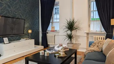 Część wypoczynkowa w obiekcie Bella Luna Luxury Suites - Chic Old Town Warsaw Apartment