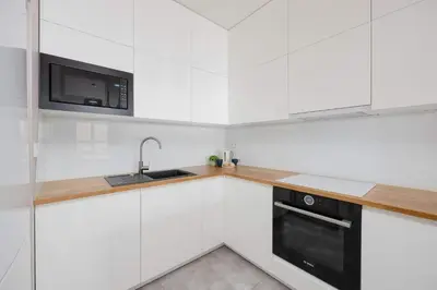 Kuchnia lub aneks kuchenny w obiekcie Cozy Apartment for 8 People with Air Conditioning and 2 Parking Spaces by Noclegi Renters