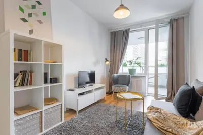 Telewizja i/lub zestaw kina domowego w obiekcie Urban Chic - Warsaw Center - 3 Bedrooms - Pereca Residence