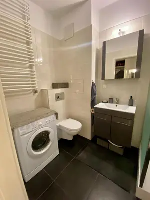 Łazienka w obiekcie Komfortowy apartament z balkonem na Woli, 2 pokoje