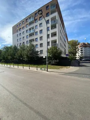 Budynek, w którym mieści się apartament