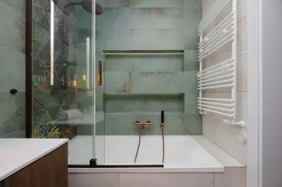 Łazienka w obiekcie Green Apartment in Warsaw with Parking, Bathtub and Desk for Remote Work by Noclegi Renters