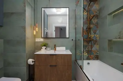 Łazienka w obiekcie Green Apartment in Warsaw with Parking, Bathtub and Desk for Remote Work by Noclegi Renters