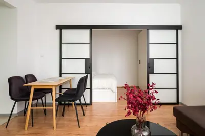 Część wypoczynkowa w obiekcie Metro Młynów City Comfort Apartment by BookingHost