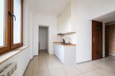 Kuchnia lub aneks kuchenny w obiekcie Metro Młynów City Comfort Apartment by BookingHost