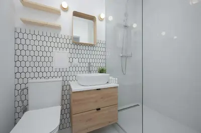 Łazienka w obiekcie Spacious One Bedroom Apartment for 2 People in Warsaw by Noclegi Renters