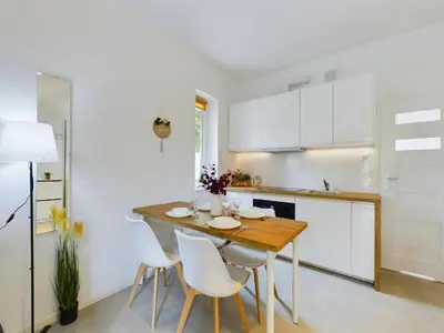 Kuchnia lub aneks kuchenny w obiekcie Nice Studio w Garden & Parking near Warsaw Airport