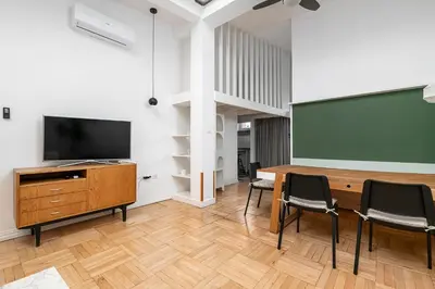 Telewizja i/lub zestaw kina domowego w obiekcie RentPlanet - Apartament Krucza