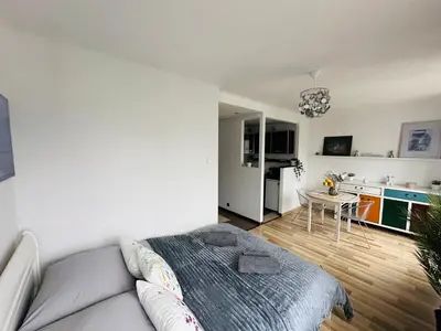 Telewizja i/lub zestaw kina domowego w obiekcie Ciasna Old Town Apartment