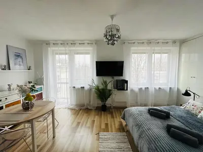 Telewizja i/lub zestaw kina domowego w obiekcie Ciasna Old Town Apartment