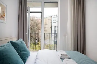 Łóżko lub łóżka w pokoju w obiekcie Browary Warszawskie Superior Apartment by BookingHost