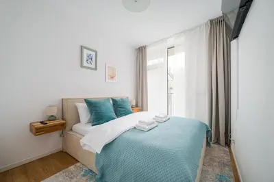 Łóżko lub łóżka w pokoju w obiekcie Browary Warszawskie Superior Apartment by BookingHost