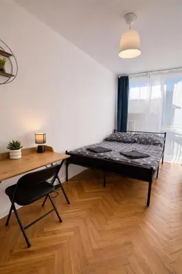 Łóżko lub łóżka w pokoju w obiekcie Rooms in Warsaw - P13-19