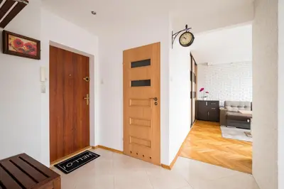Plan piętra w obiekcie Solidarności City View Apartment by BookingHost