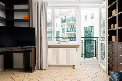 Telewizja i/lub zestaw kina domowego w obiekcie Ursynów Serenity Apartment by BookingHost