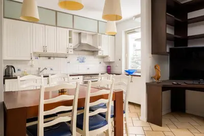 Kuchnia lub aneks kuchenny w obiekcie Ursynów Serenity Apartment by BookingHost