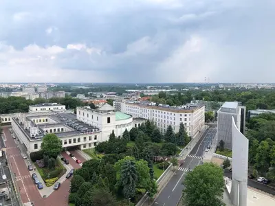Widok na miasto Warszawa z tego apartamentu
