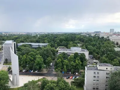 Widok na miasto Warszawa z tego apartamentu