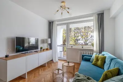 Telewizja i/lub zestaw kina domowego w obiekcie Close-Urban Chic - One-Bedroom near POLIN Museum, Anielewicza