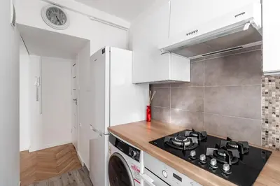 Kuchnia lub aneks kuchenny w obiekcie Close-Urban Chic - One-Bedroom near POLIN Museum, Anielewicza