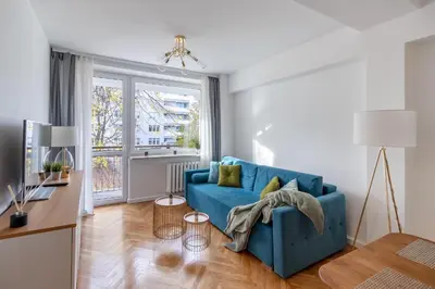 Telewizja i/lub zestaw kina domowego w obiekcie Close-Urban Chic - One-Bedroom near POLIN Museum, Anielewicza