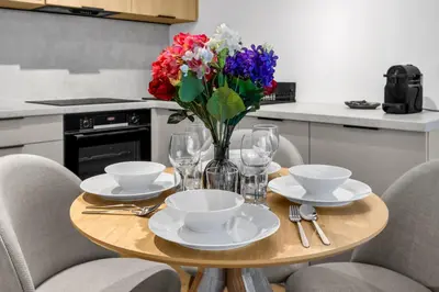 Kuchnia lub aneks kuchenny w obiekcie Wola Apt - 8th Floor, Tram&Bus Nearby