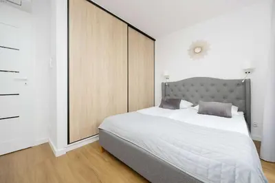 Łóżko lub łóżka w pokoju w obiekcie Ursynów Apartment with Desk & Balcony by Noclegi Renters