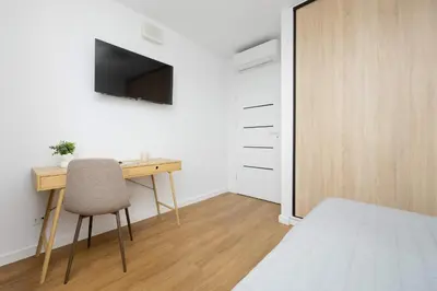 Telewizja i/lub zestaw kina domowego w obiekcie Ursynów Apartment with Desk & Balcony by Noclegi Renters