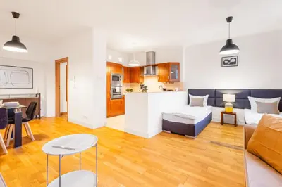 Kuchnia lub aneks kuchenny w obiekcie Nowy Świat Quiet Apartment