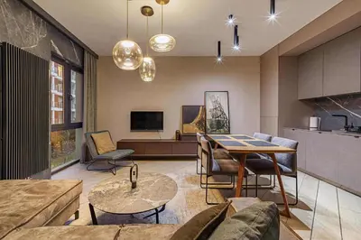 Telewizja i/lub zestaw kina domowego w obiekcie Luxury Zlota Apartment with Parking by P&M
