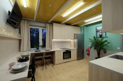 Kuchnia lub aneks kuchenny w obiekcie Apartamenty blisko Centrum - Trakt Lubelski 11, Warszawa