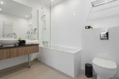 Łazienka w obiekcie Close-Urban Apartaments - Great Location - City Center - Wronia В