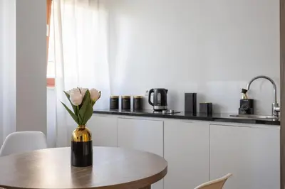 Zestaw do parzenia kawy i herbaty w obiekcie Close-Urban Apartaments - Great Location - City Center - Wronia В