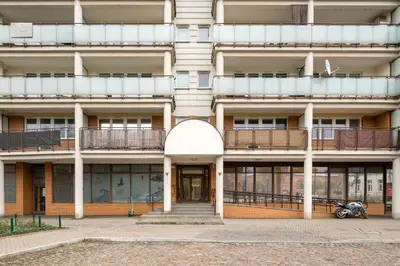 Budynek, w którym mieści się apartament