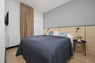 Łóżko lub łóżka w pokoju w obiekcie Spacious Studios Zamoyskiego Near PGE with Parking by Noclegi Renters