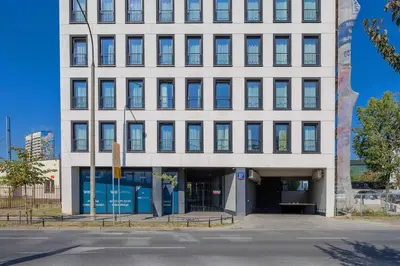 Budynek, w którym mieści się apartament
