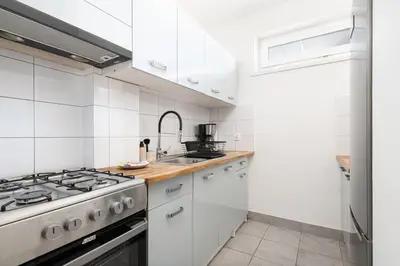 Kuchnia lub aneks kuchenny w obiekcie RentPlanet - Apartament Chałubińskiego