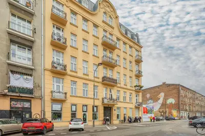 Budynek, w którym mieści się apartament