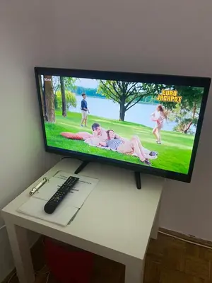 Telewizja i/lub zestaw kina domowego w obiekcie Przytulne mieszkanie na spokojny nocleg w pobliżu metra Kondratowicza, 22 minuty metrem do Stadionu Narodowego, samodzielne zameldowanie ,wystawiamy faktury dla firmy KSeF