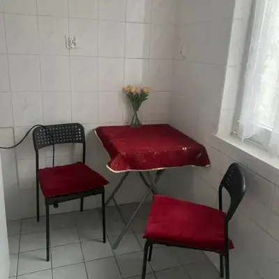 Przytulne mieszkanie na spokojny nocleg w pobliżu metra Kondratowicza