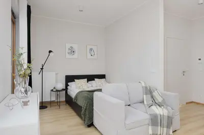Łóżko lub łóżka w pokoju w obiekcie Bright Studio Krochmalna Near Warsaw City Centre by Noclegi Renters