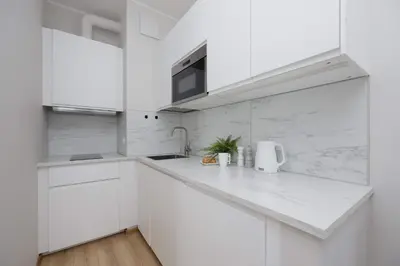 Kuchnia lub aneks kuchenny w obiekcie Bright Studio Krochmalna Near Warsaw City Centre by Noclegi Renters