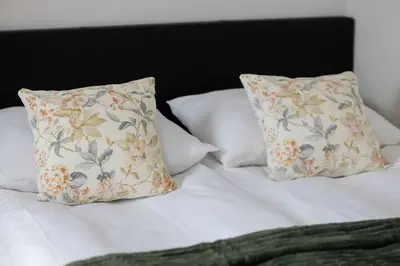 Łóżko lub łóżka w pokoju w obiekcie Bright Studio Krochmalna Near Warsaw City Centre by Noclegi Renters